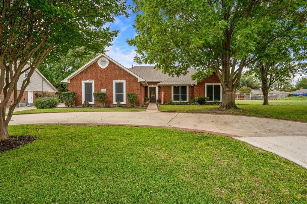 705 W Windsor Dr