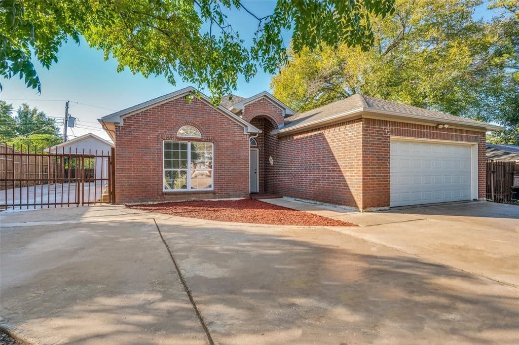 421 Vicki Pl