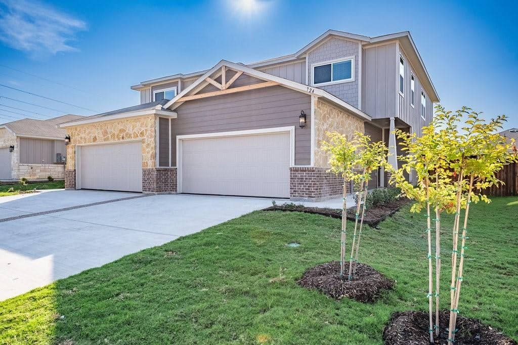 732/-736 Blackland Dr