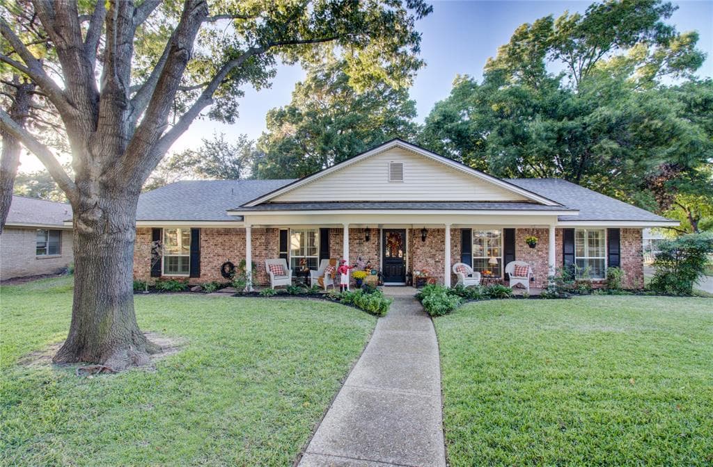 1719 Venetian Cir