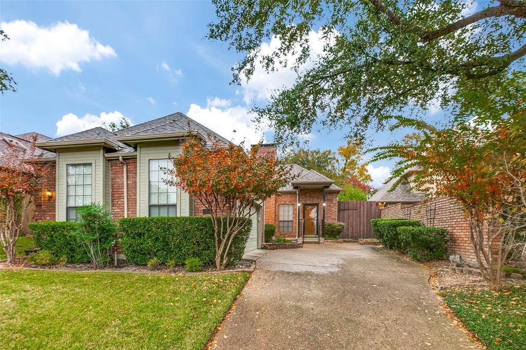 7434 Courtside Dr