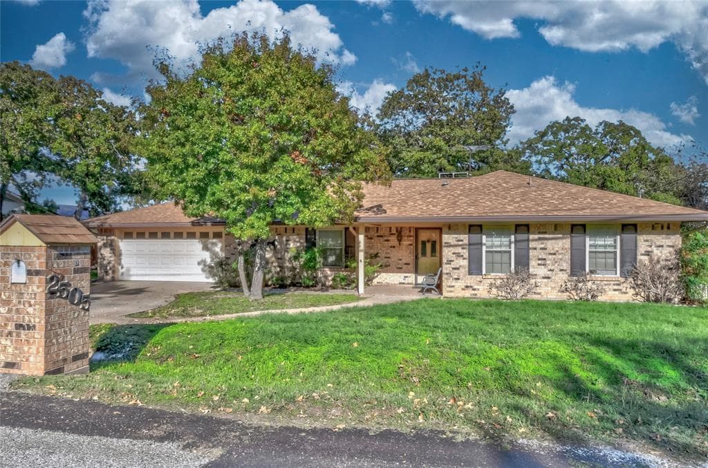 2505 Oaks Dr