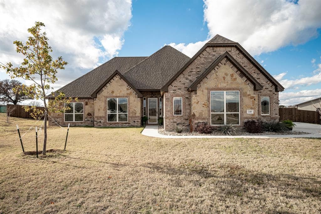 240 Etta Ln