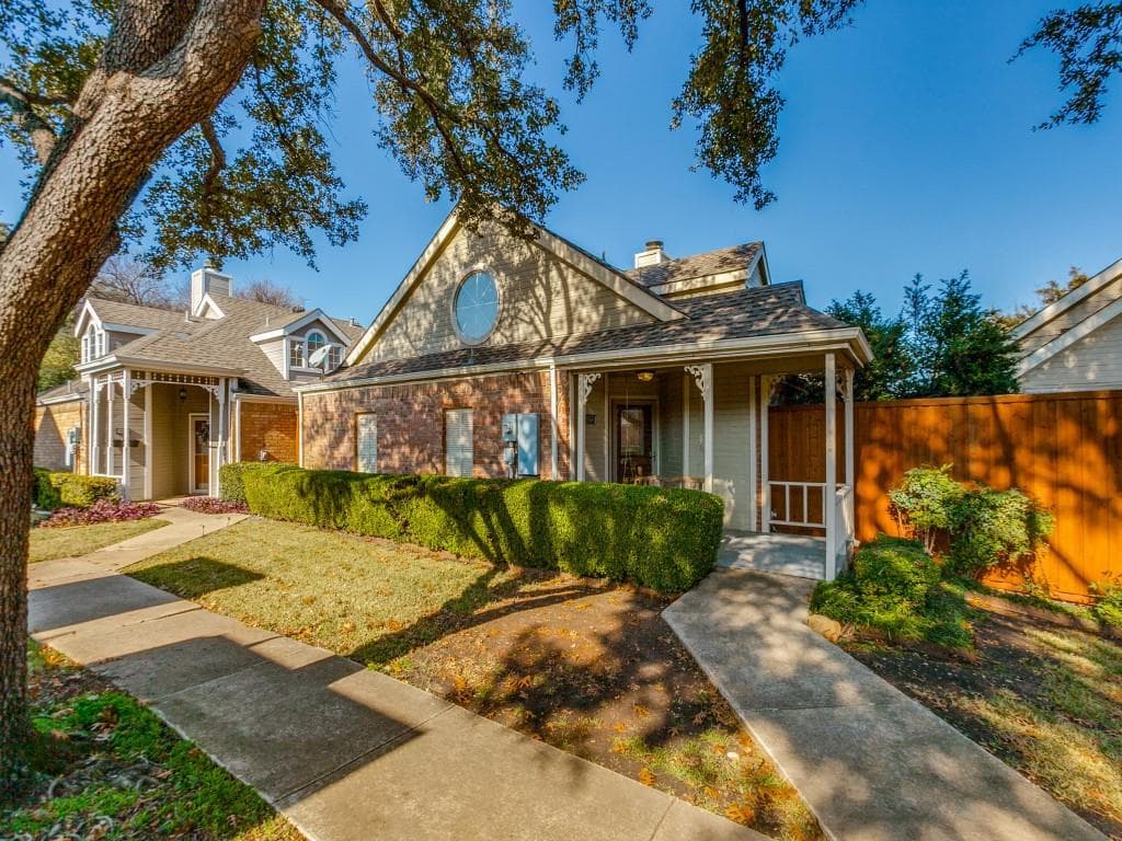 18079 Whispering Gables Ln