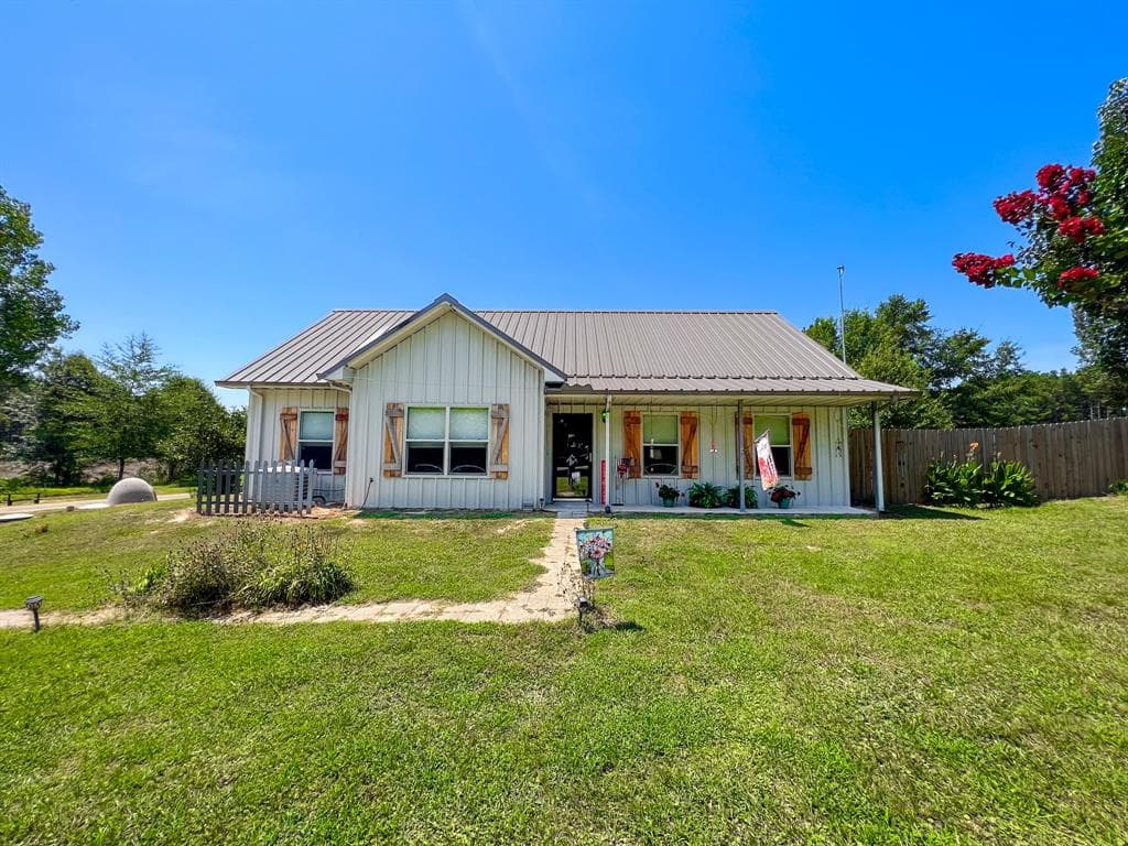 1482 Farm Road 21
