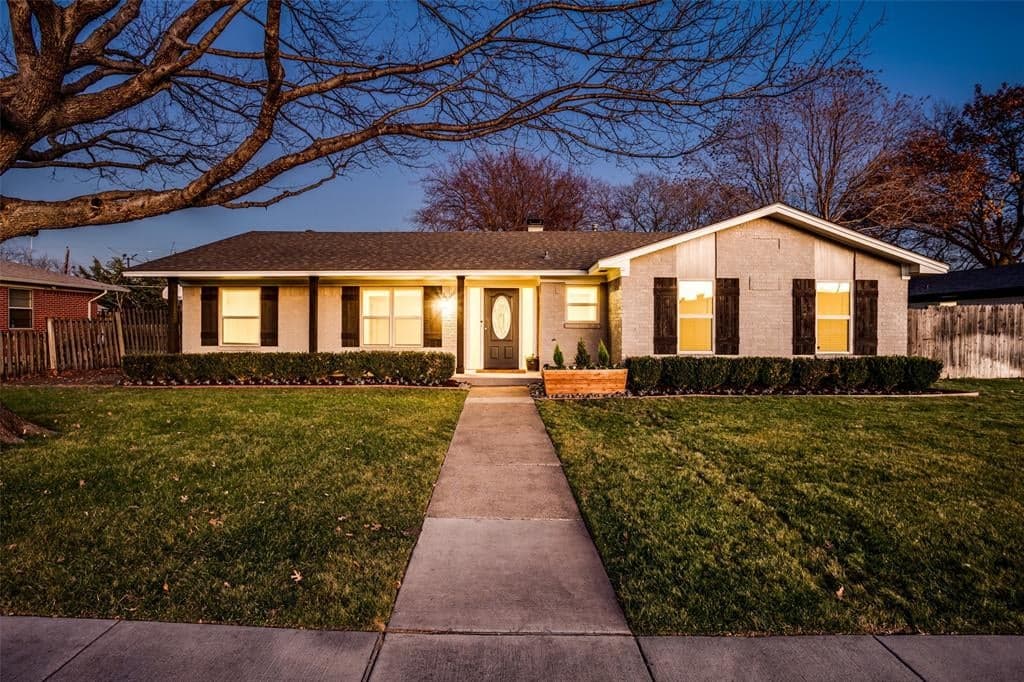 1904 Meandering Way