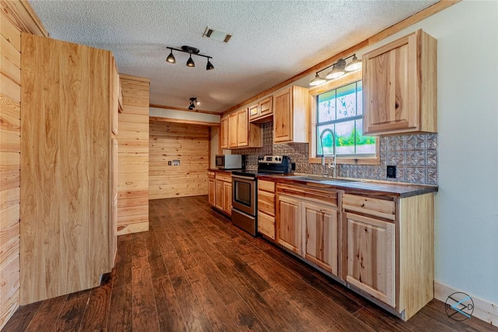 1241 Peach Tree Rd