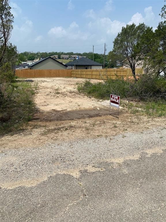 2208 Woodview Trl