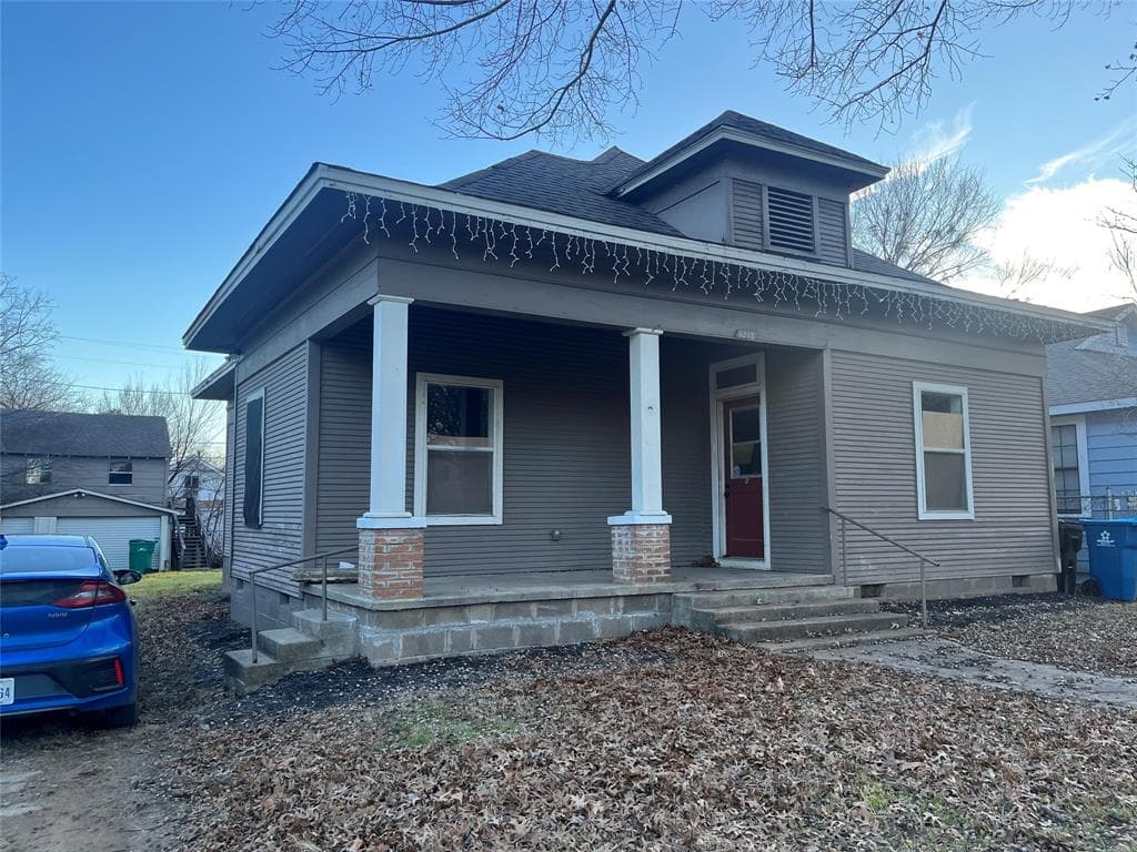 1218 W Woodard St