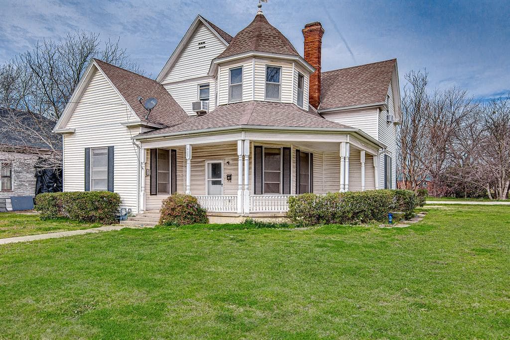 409 E Main St
