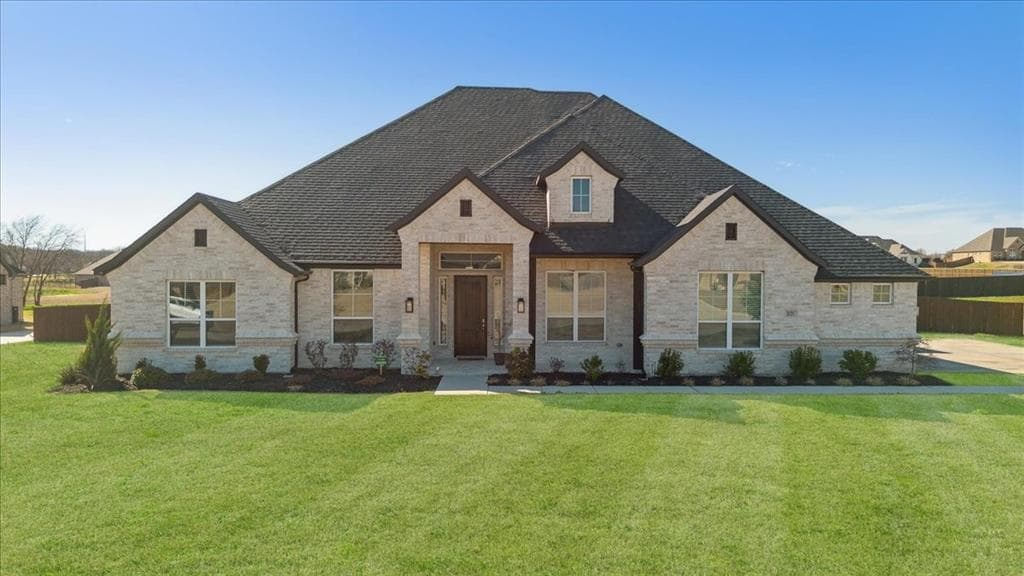 2021 Oak Leaf Ln