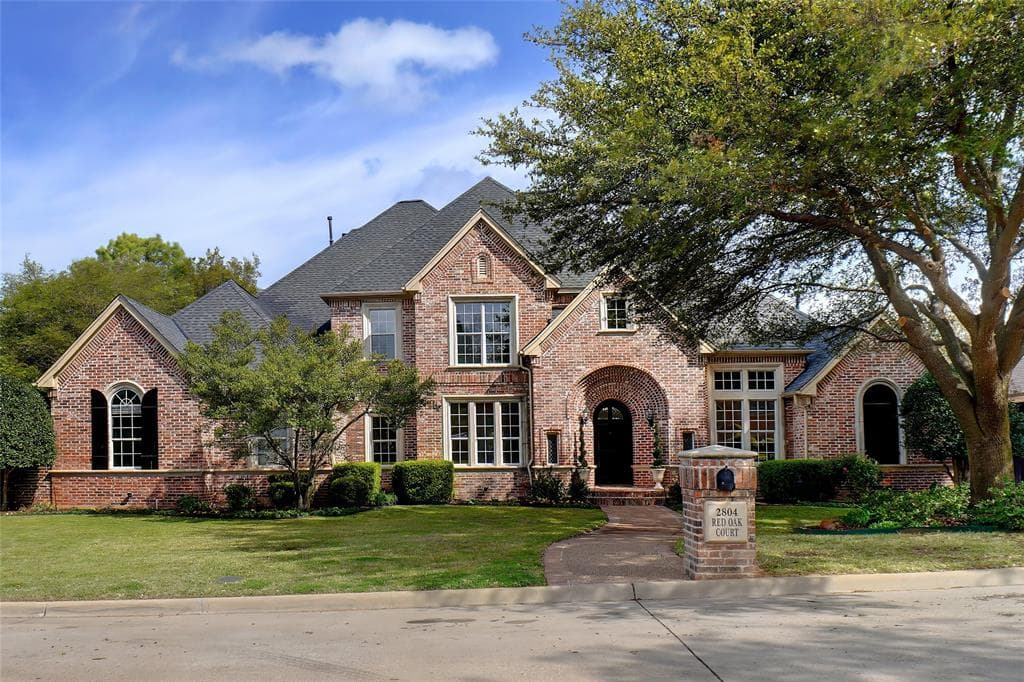 2804 Red Oak Ct E