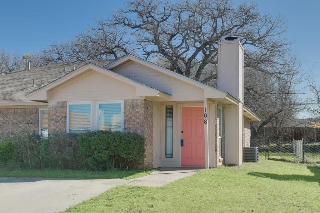 108 Oak Wood Ln
