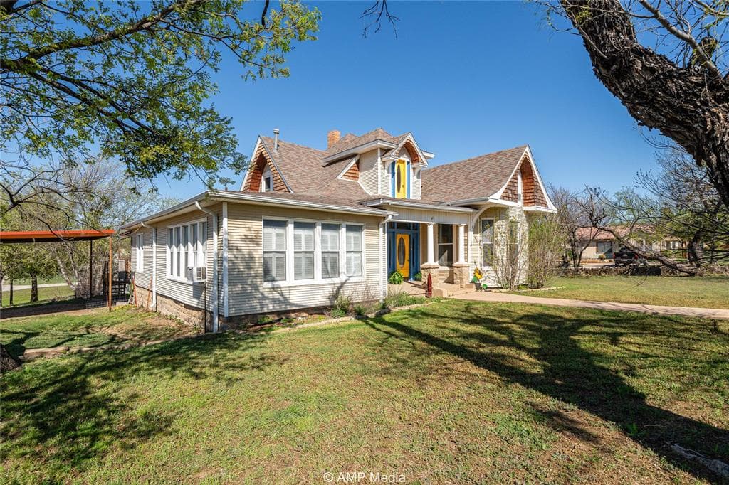 301 Petit Ave