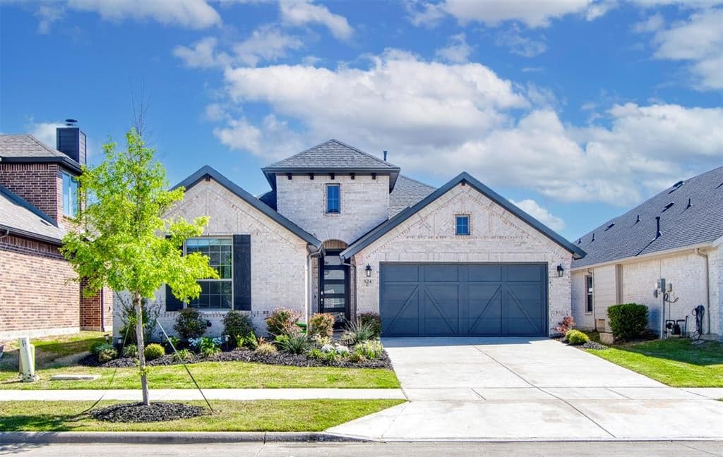 824 Parkland Dr