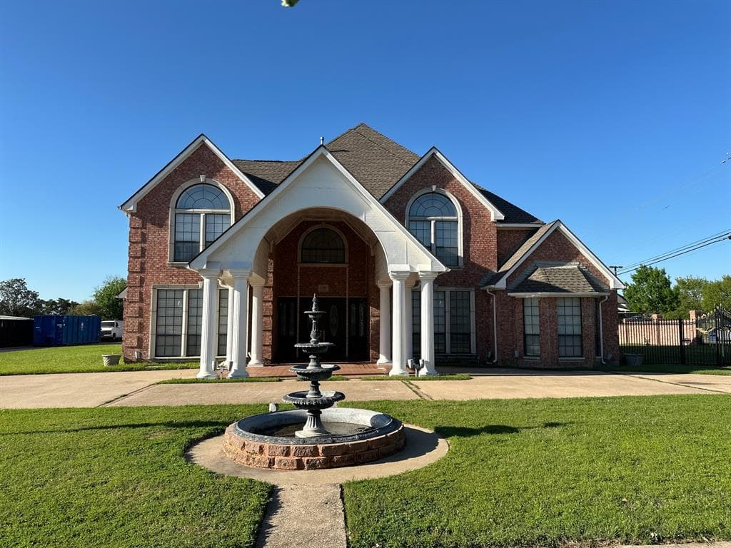 1301 Wyndmere Dr