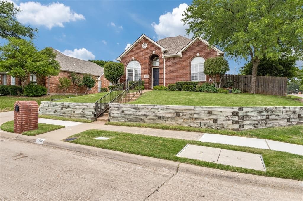 3201 Corning Dr