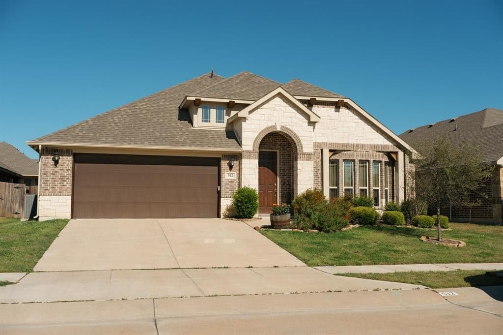 512 Lakeview Dr