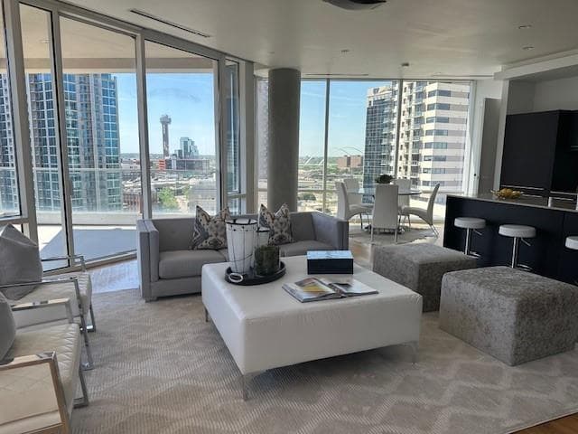 2408 Victory Park Ln Apt 1135