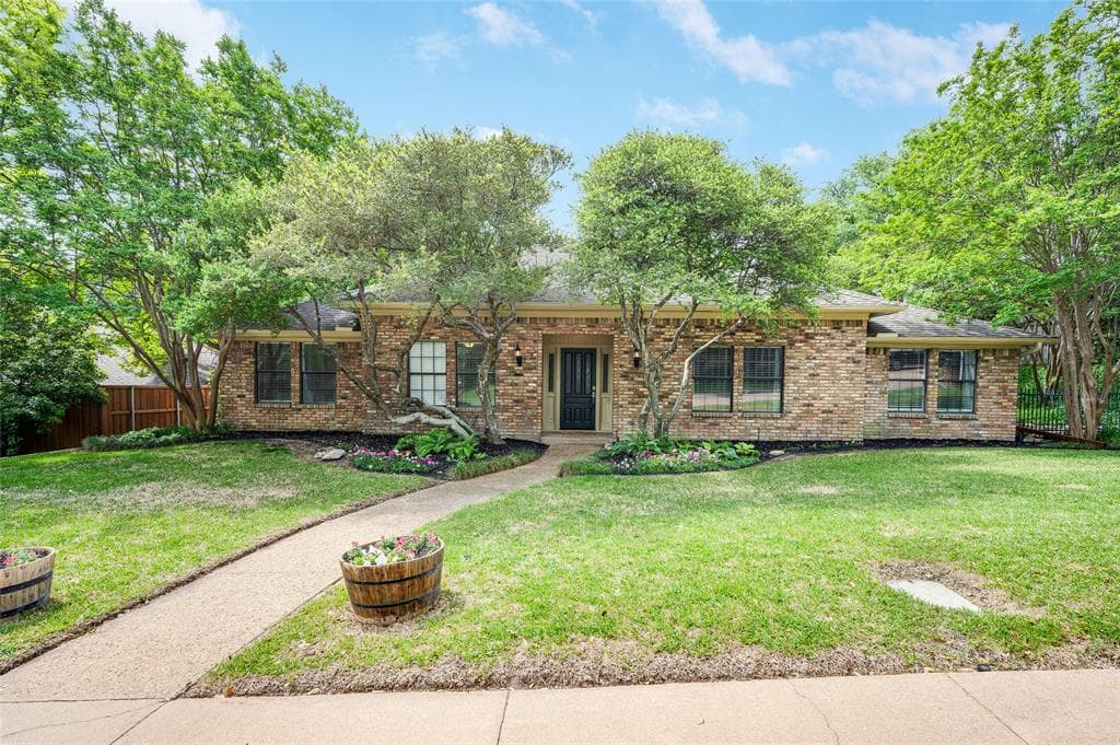 9718 Stone River Cir