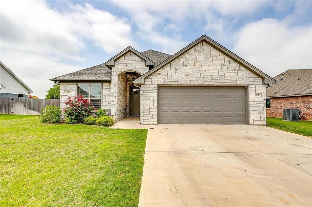 3320 Windcrest Dr