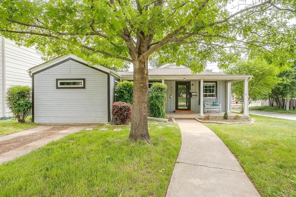 4637 Calmont Ave