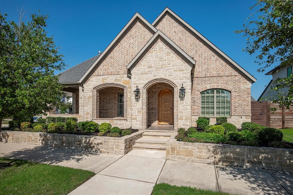 6032 Maybrook Dr