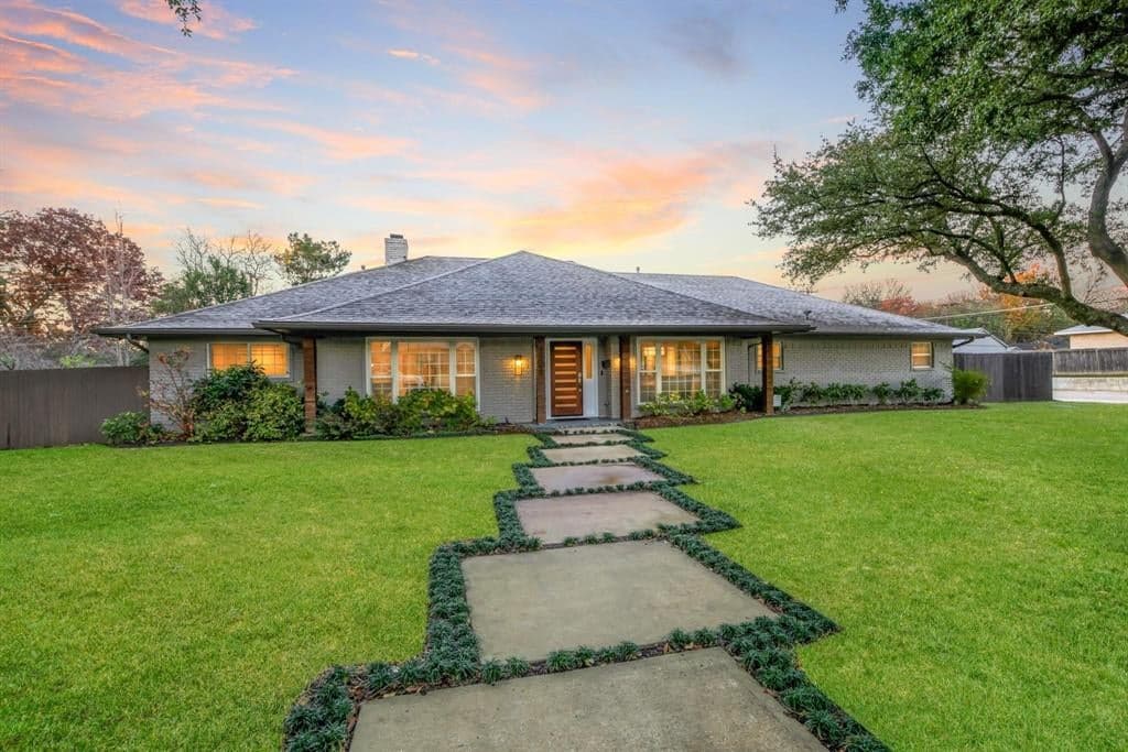 3808 Townsend Dr