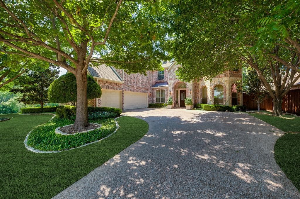 801 Holden Ct