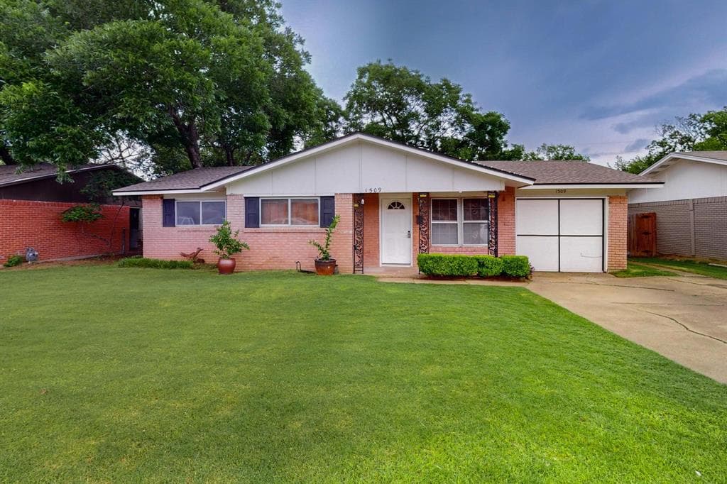 1509 E Lovers Ln