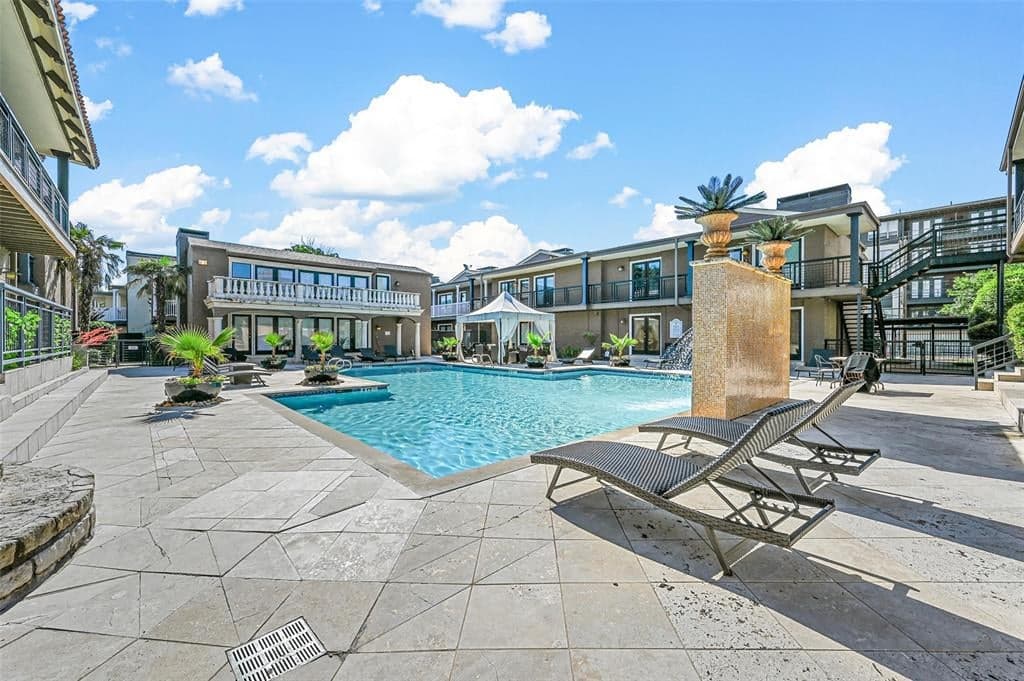 5910 Sandhurst Ln Apt 239