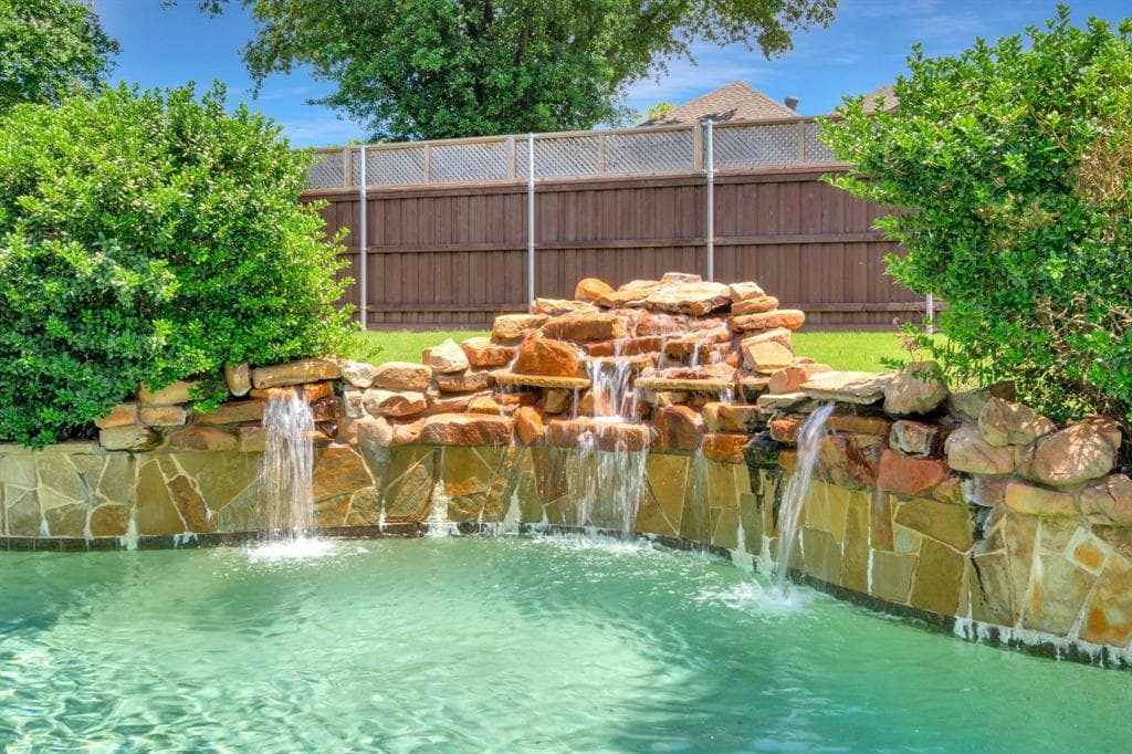 7110 Hunt Ln