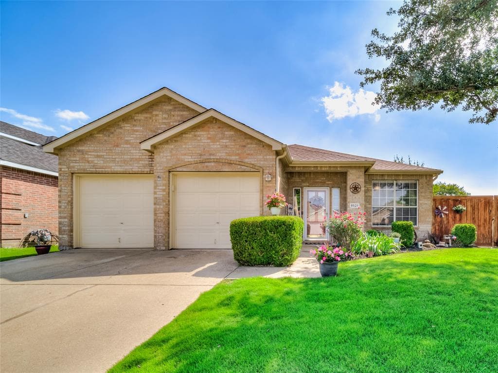 8521 Seafield Ln