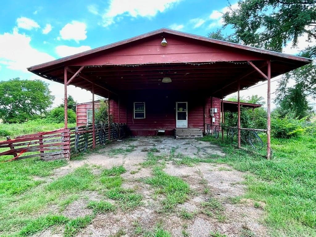 1963 County Road 1185