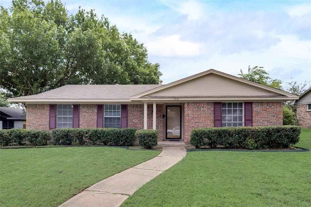 2416 Eastbrook Dr