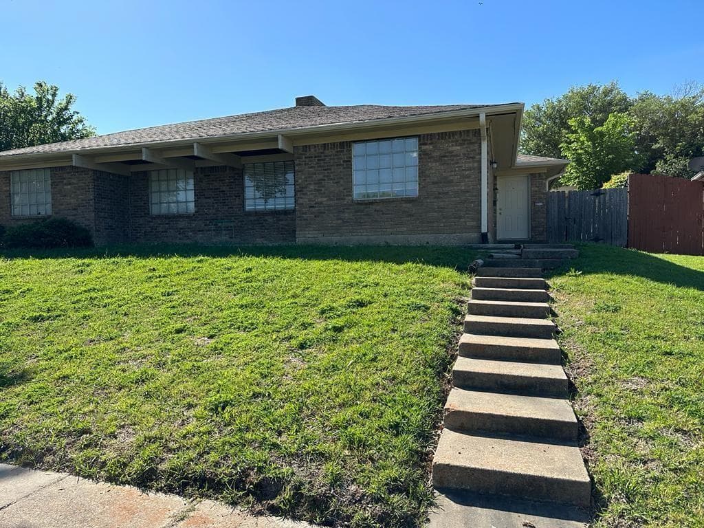 2818 Golfing Green Dr