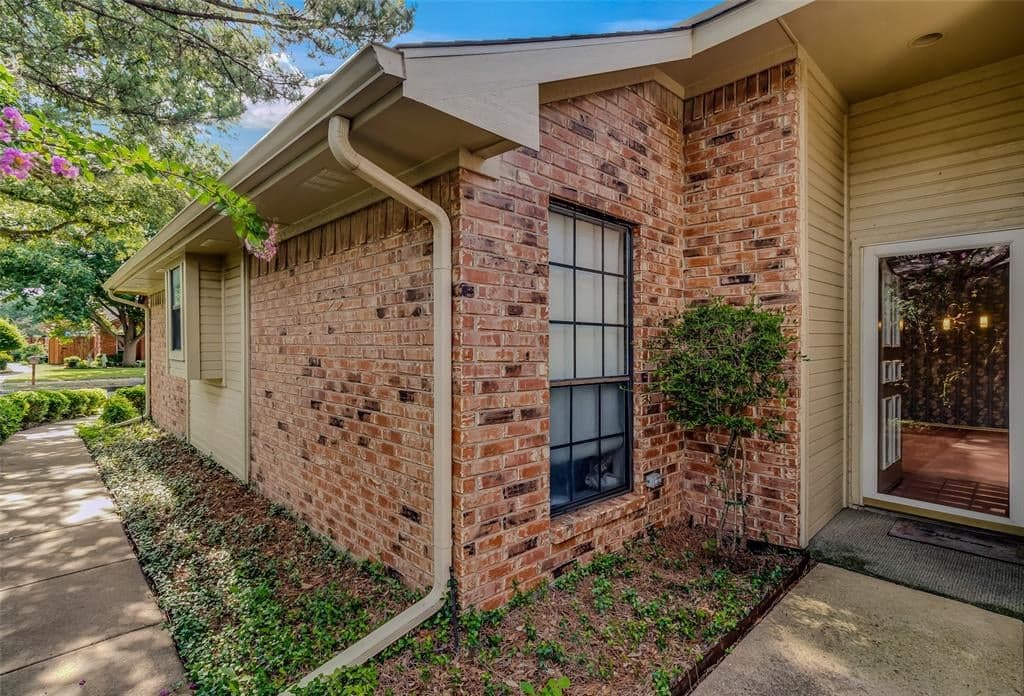 2103 Overview Ln