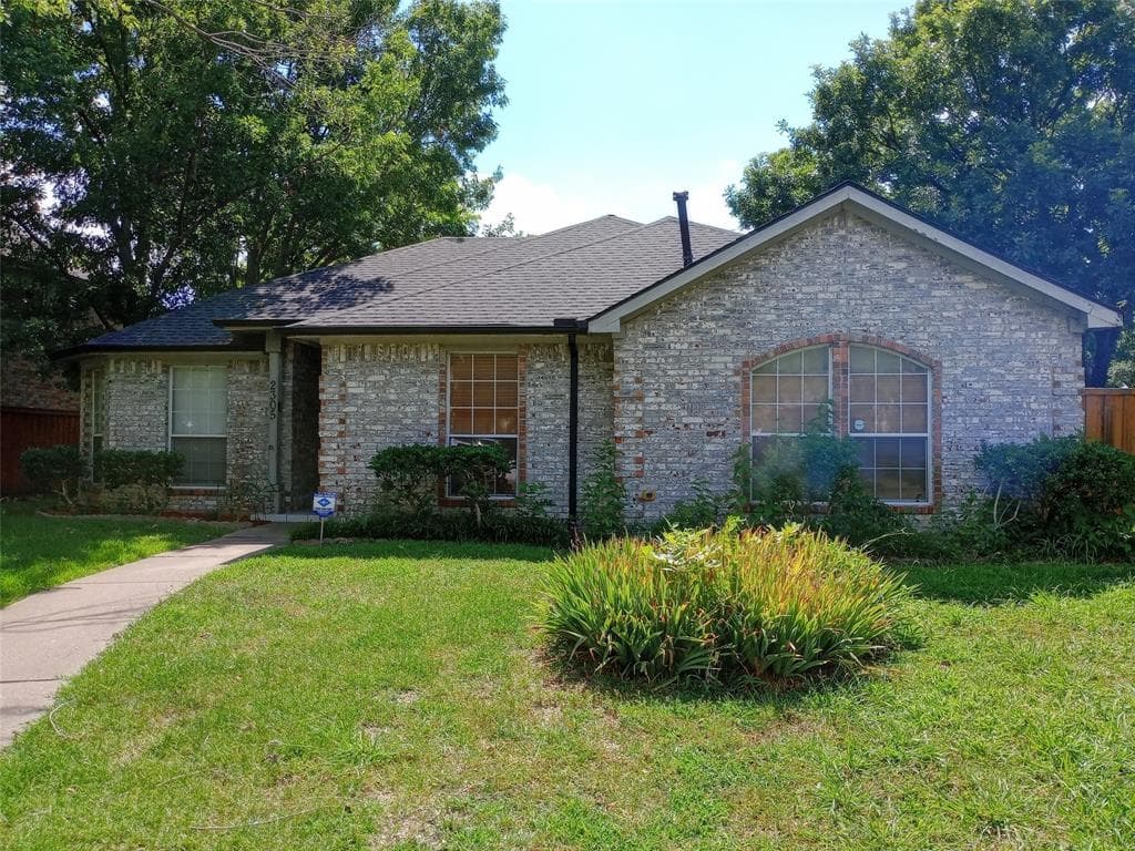 2305 Randi Rd