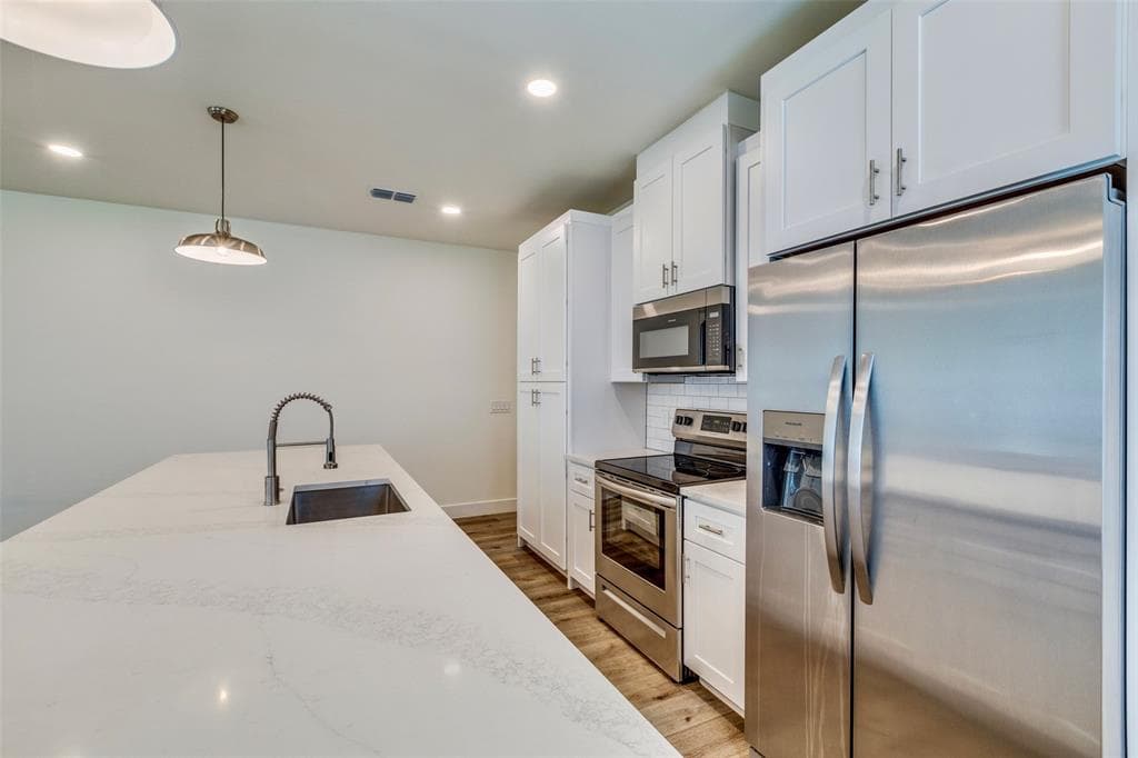 209 Sunset Ln