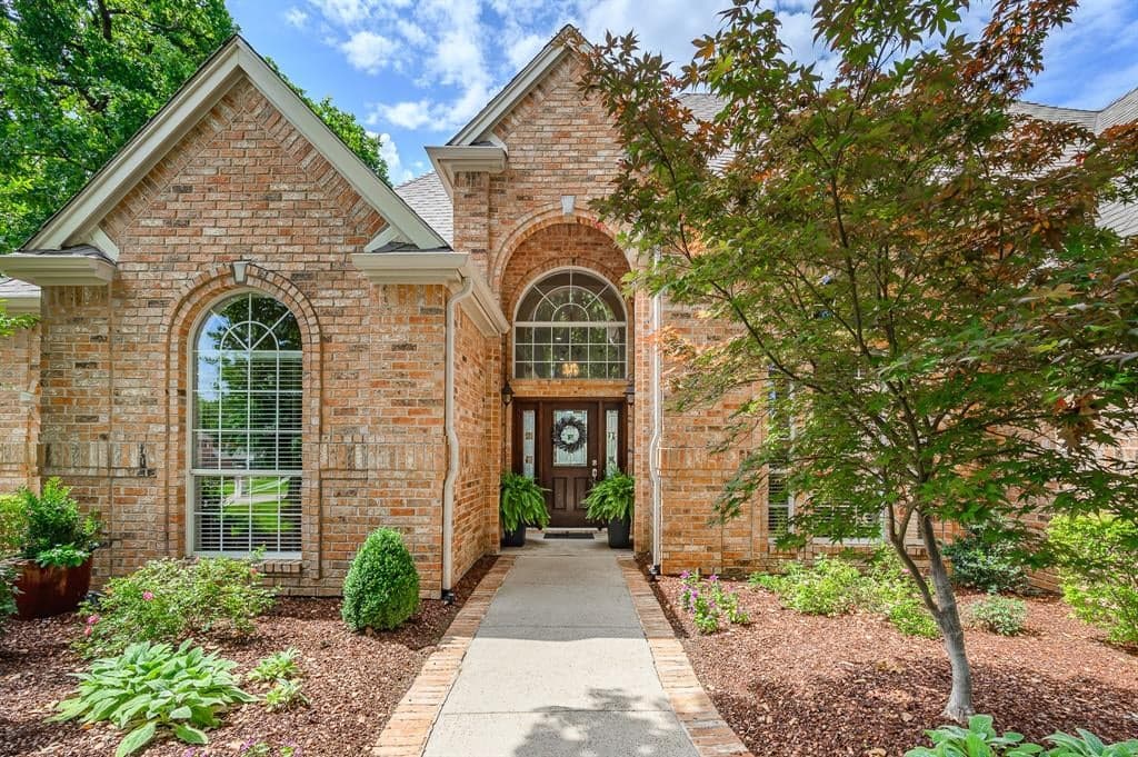 800 Shadow Glen Dr