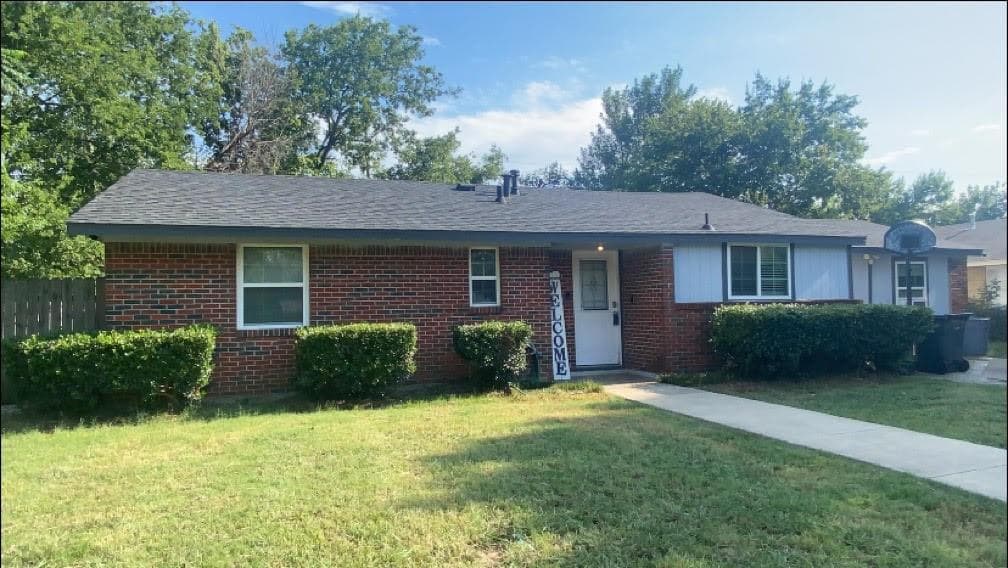 910 Moore Ter
