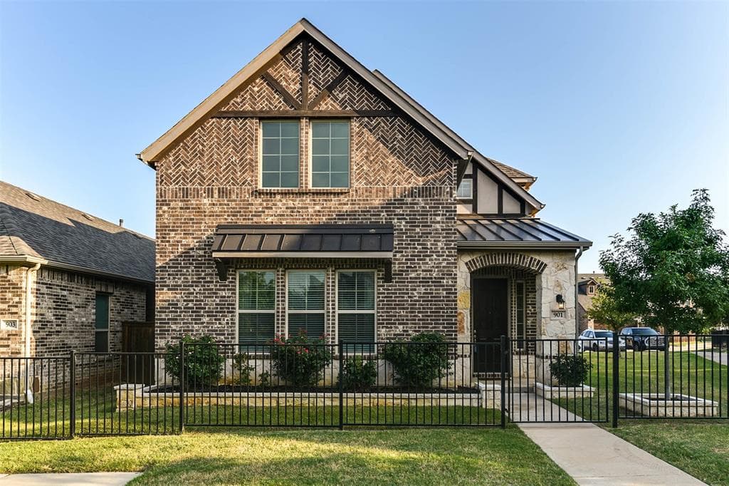 901 Adam Way