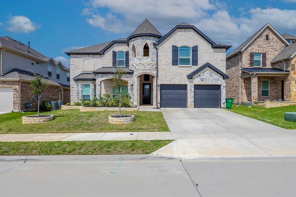 3209 Hickory Ln