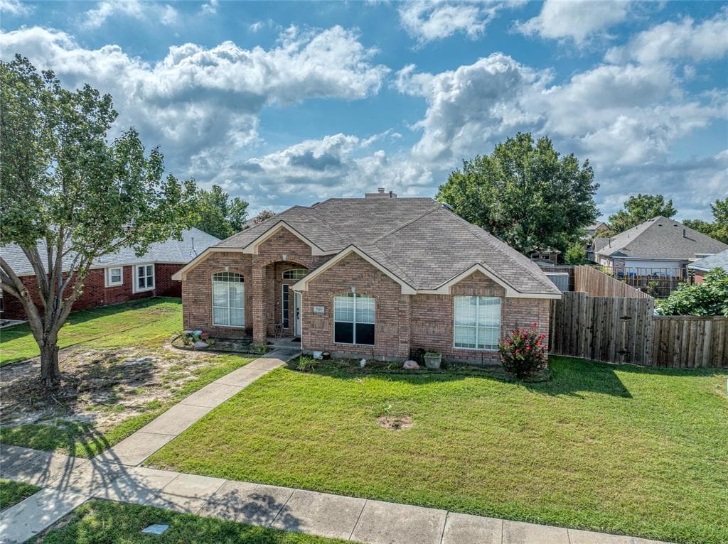 7410 Bellaire Ln