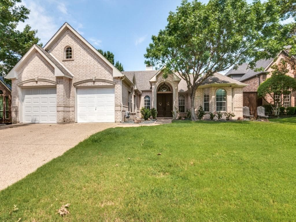927 Laguna Dr