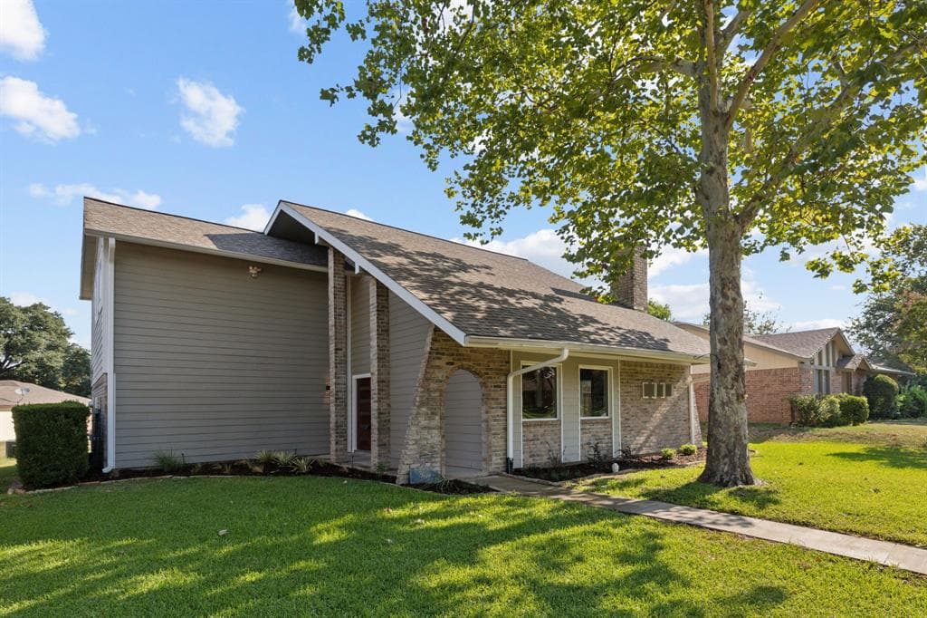 3010 Castle Rock Ln