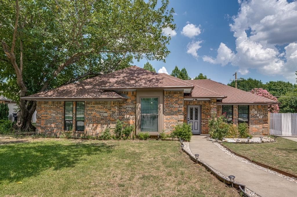 8820 Woodstream Dr