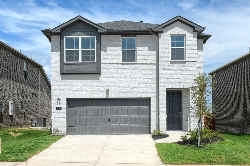 716 Amenduni Ln