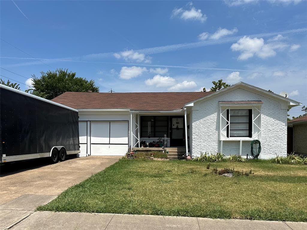 3533 Hilton Dr