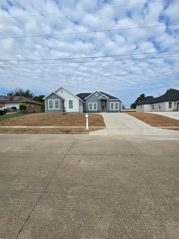7417 Linda Ln